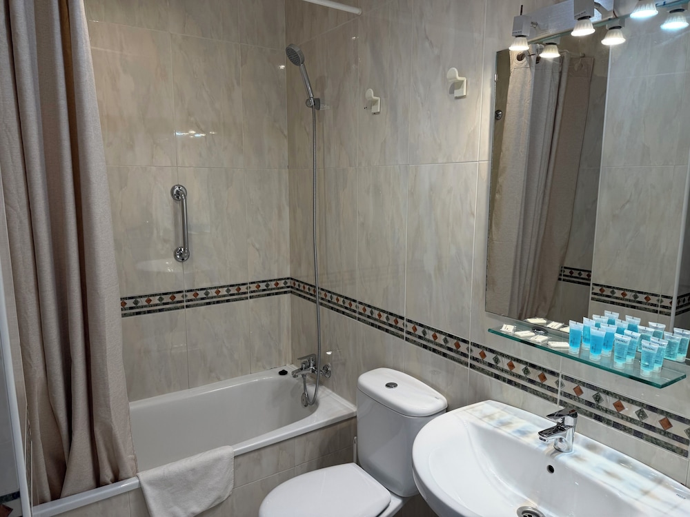 HC Burriana Playa - Apartamentos Turísticos — Hotel rooms in Nerja, Andalusia