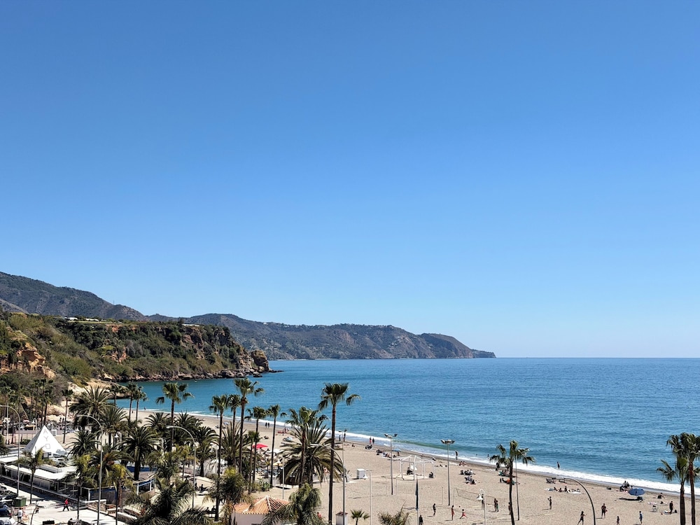 HC Burriana Playa - Apartamentos Turísticos — Beach in Nerja, Andalusia