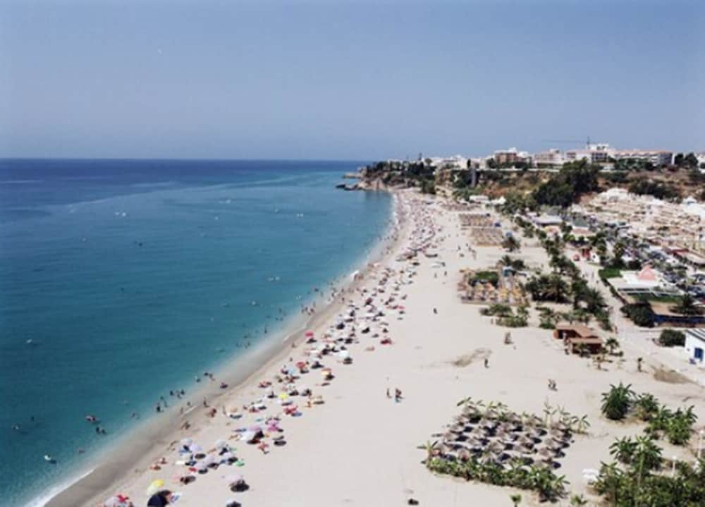 HC Burriana Playa - Apartamentos Turísticos — Beach in Nerja, Andalusia