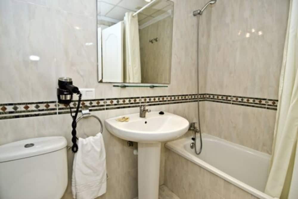 HC Burriana Playa - Apartamentos Turísticos — Hotel rooms in Nerja, Andalusia