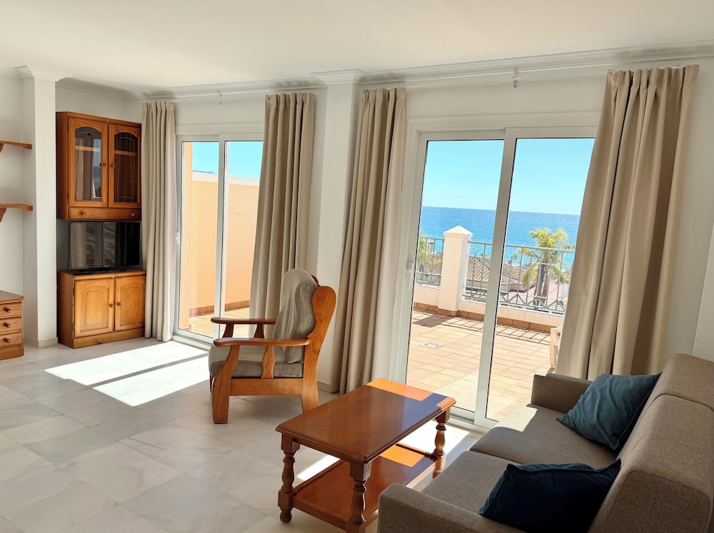 HC Burriana Playa - Apartamentos Turísticos — Hotel rooms in Nerja, Andalusia