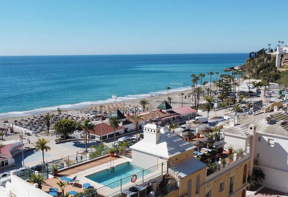 HC Burriana Playa - Apartamentos Turísticos — Beach in Nerja, Andalusia