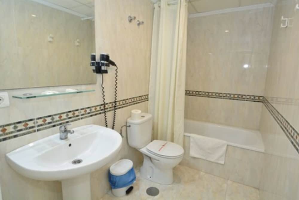 HC Burriana Playa - Apartamentos Turísticos — Hotel rooms in Nerja, Andalusia