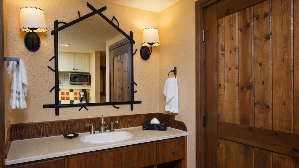 Boulder Ridge Villas at Disney's Wilderness Lodge — Hotel rooms in Walt Disney World Resort, Florida
