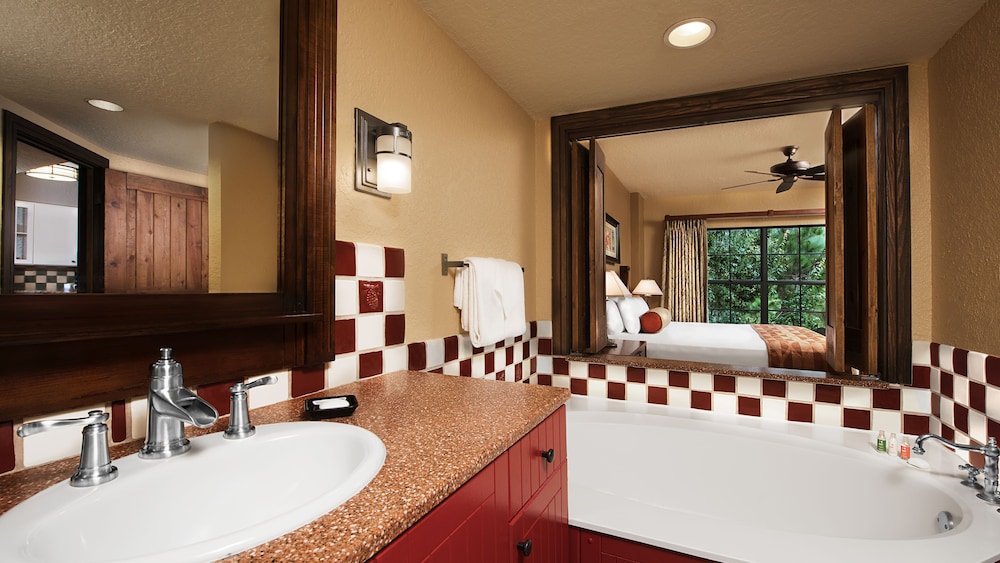 Boulder Ridge Villas at Disney's Wilderness Lodge — Hotel rooms in Walt Disney World Resort, Florida
