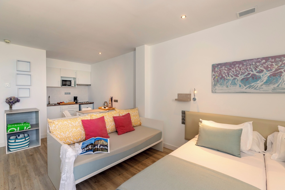 Aparthotel Houm Plaza Son Rigo — Hotel rooms in Playa de Palma, Balearic Islands