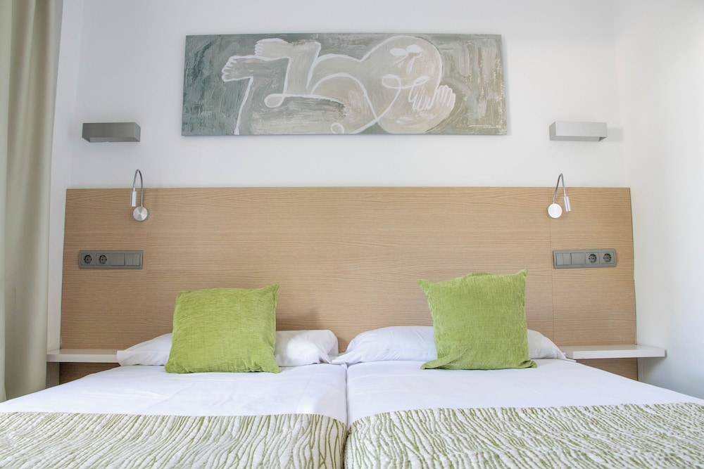 Aparthotel Houm Plaza Son Rigo — Hotel rooms in Playa de Palma, Balearic Islands