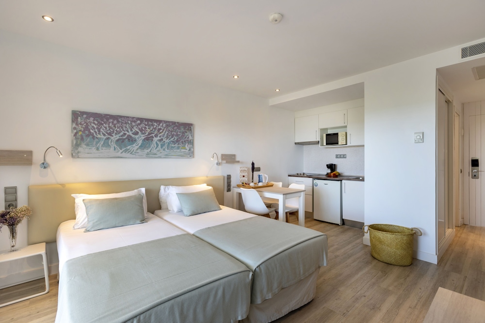 Aparthotel Houm Plaza Son Rigo — Hotel rooms in Playa de Palma, Balearic Islands