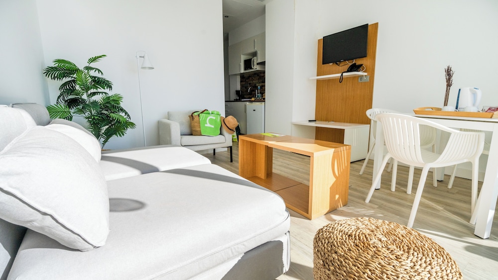 Aparthotel Houm Plaza Son Rigo — Hotel rooms in Playa de Palma, Balearic Islands
