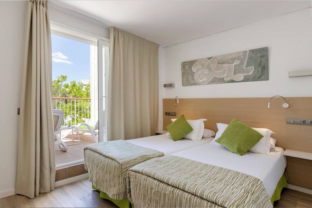Aparthotel Houm Plaza Son Rigo — Hotel rooms in Playa de Palma, Balearic Islands