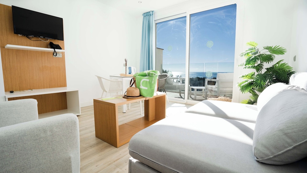 Aparthotel Houm Plaza Son Rigo — Hotel rooms in Playa de Palma, Balearic Islands