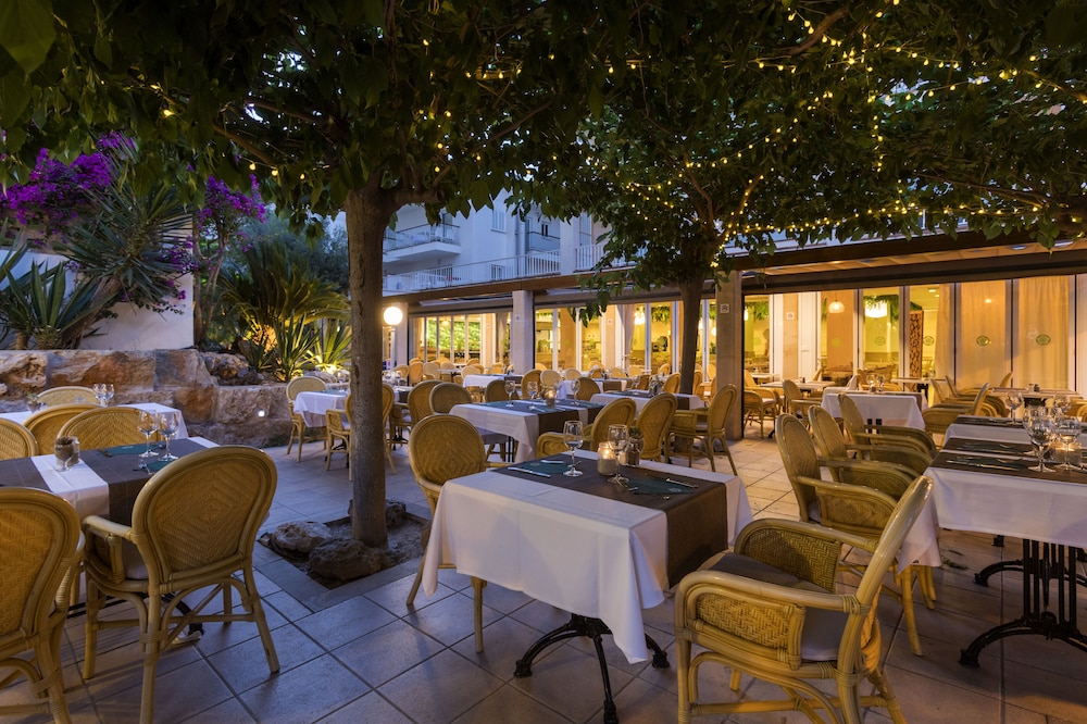 Aparthotel Houm Plaza Son Rigo — Restaurant & bars in Playa de Palma, Balearic Islands