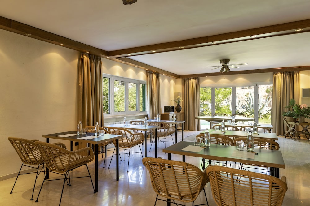 Aparthotel Houm Plaza Son Rigo — Restaurant & bars in Playa de Palma, Balearic Islands