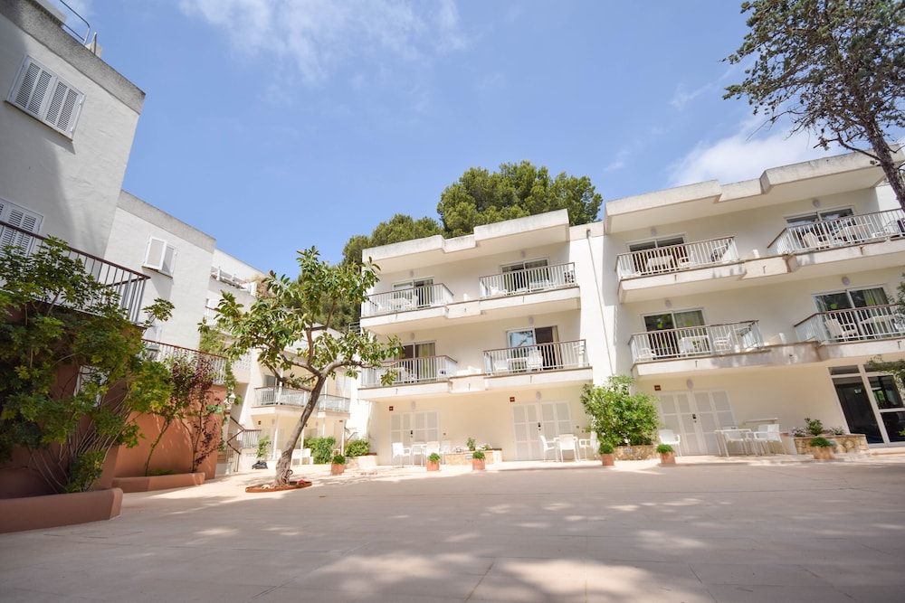 Aparthotel Houm Plaza Son Rigo — Hotel building in Playa de Palma, Balearic Islands