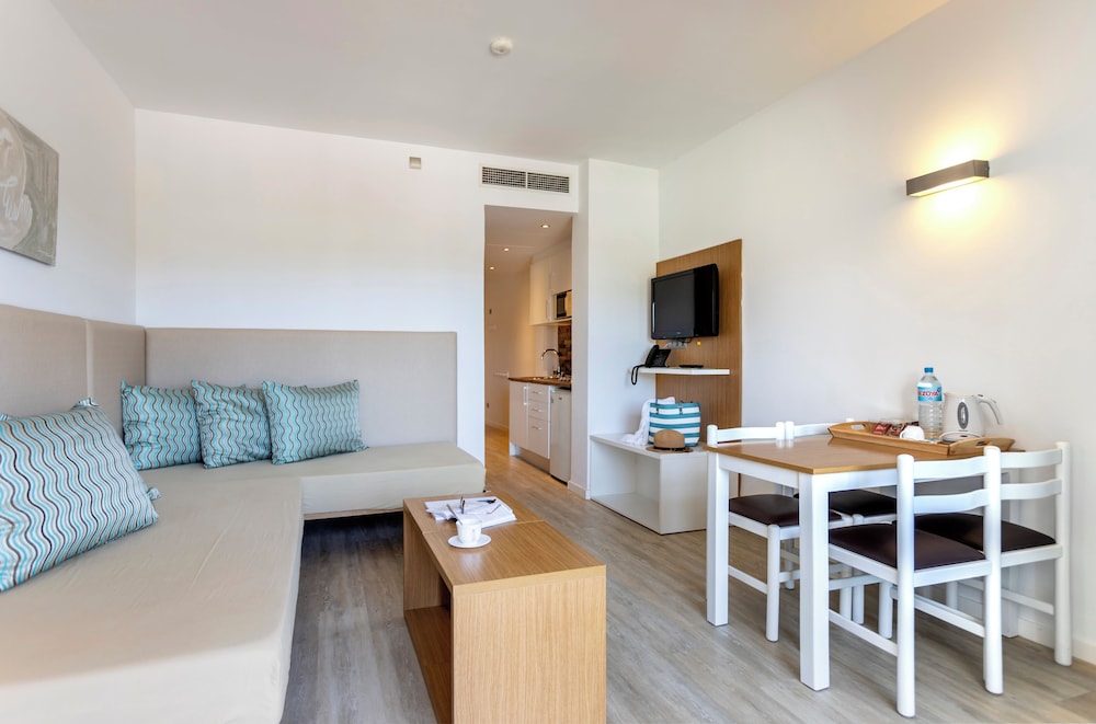 Aparthotel Houm Plaza Son Rigo — Hotel rooms in Playa de Palma, Balearic Islands