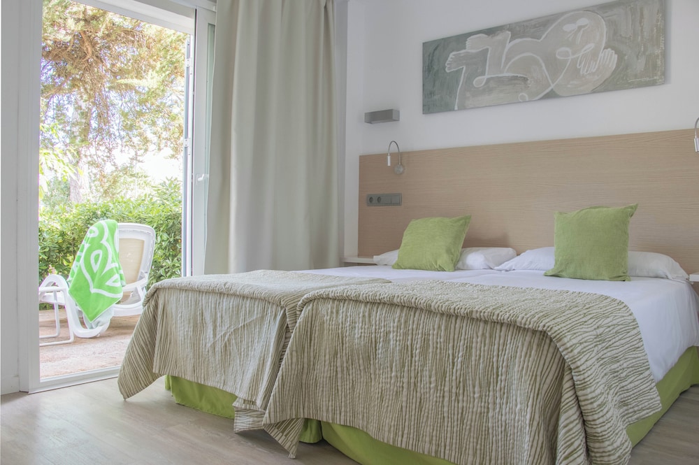 Aparthotel Houm Plaza Son Rigo — Hotel rooms in Playa de Palma, Balearic Islands
