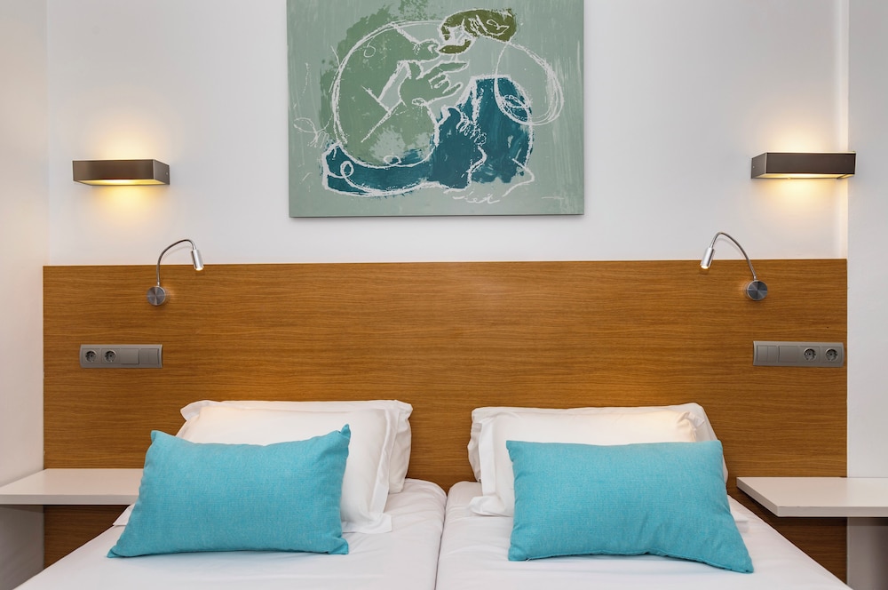 Aparthotel Houm Plaza Son Rigo — Hotel rooms in Playa de Palma, Balearic Islands