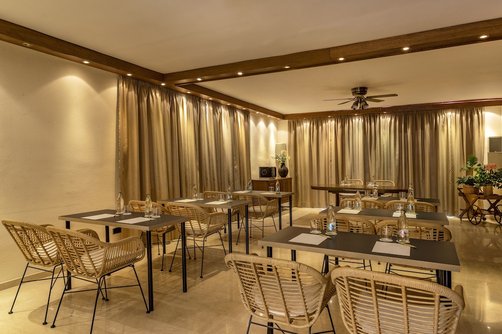 Aparthotel Houm Plaza Son Rigo — Restaurant & bars in Playa de Palma, Balearic Islands