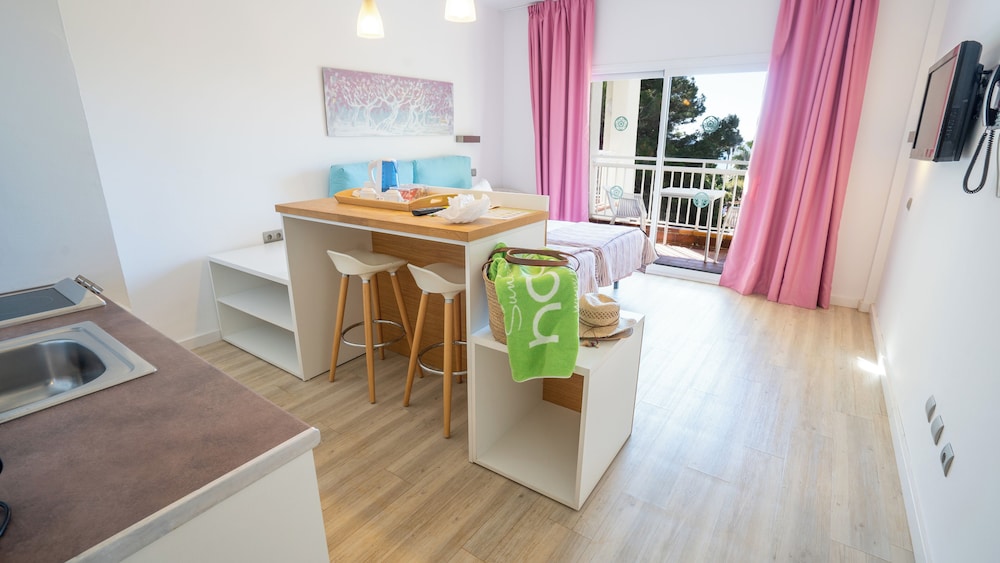 Aparthotel Houm Plaza Son Rigo — Hotel rooms in Playa de Palma, Balearic Islands