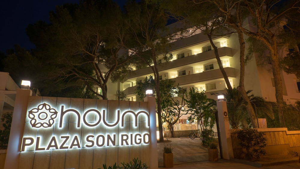 Aparthotel Houm Plaza Son Rigo — Hotel building in Playa de Palma, Balearic Islands