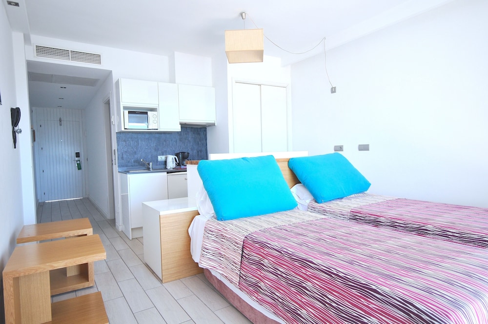 Aparthotel Houm Plaza Son Rigo — Hotel rooms in Playa de Palma, Balearic Islands