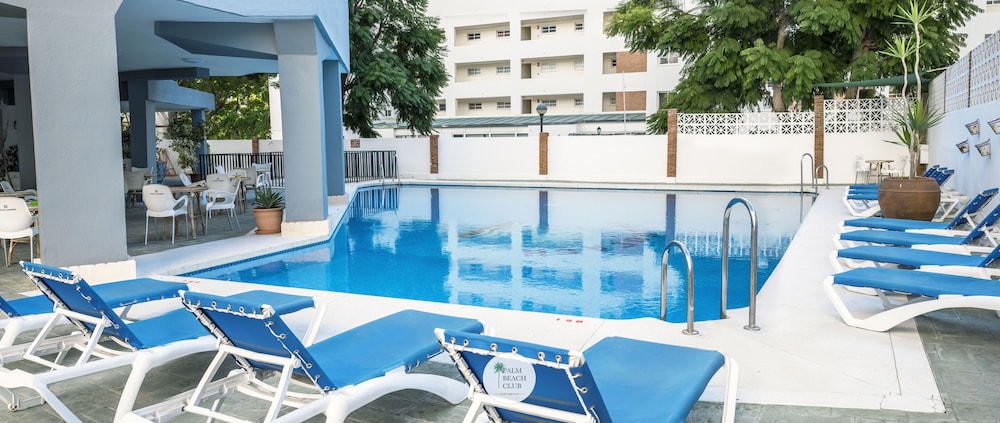 Palm Beach Club Aparthotel — Swimming pool in Torremolinos, Andalusia
