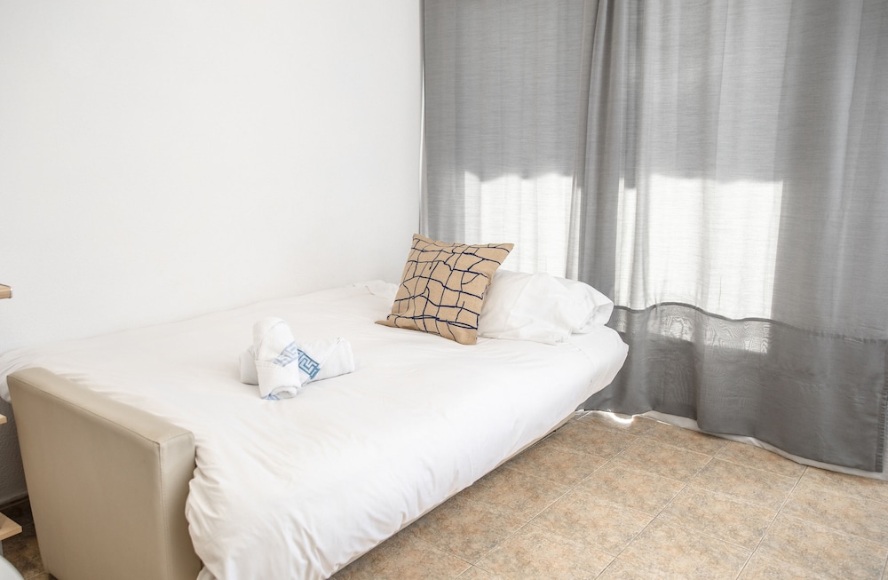 Palm Beach Club Aparthotel — Hotel rooms in Torremolinos, Andalusia