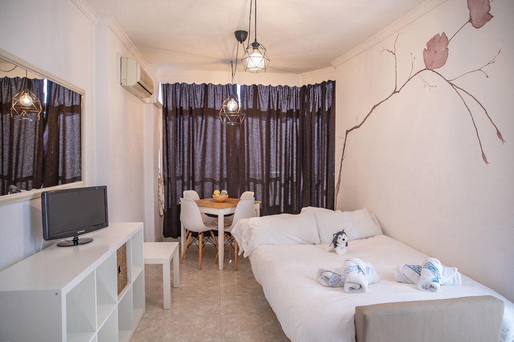 Palm Beach Club Aparthotel — Hotel rooms in Torremolinos, Andalusia