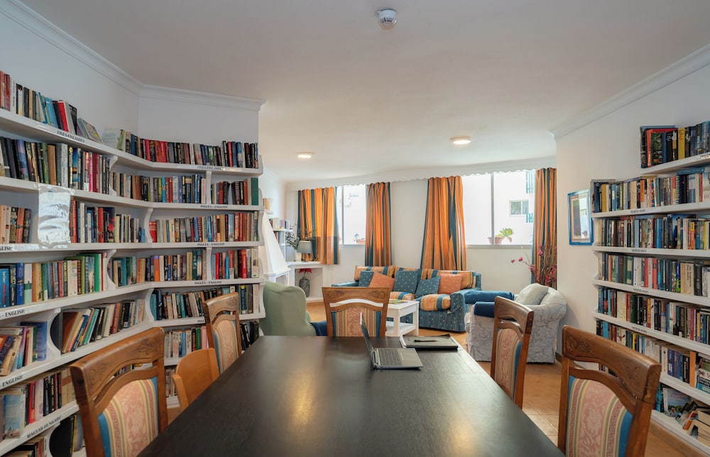 Palm Beach Club Aparthotel — Hotel rooms in Torremolinos, Andalusia