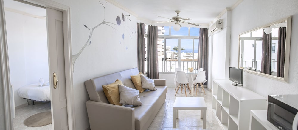 Palm Beach Club Aparthotel — Hotel rooms in Torremolinos, Andalusia