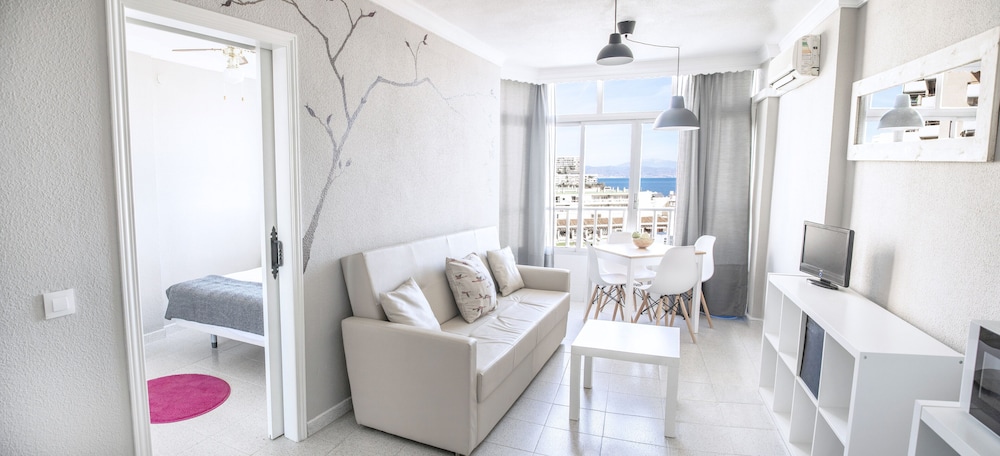 Palm Beach Club Aparthotel — Hotel rooms in Torremolinos, Andalusia