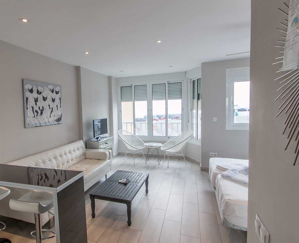 Palm Beach Club Aparthotel — Hotel rooms in Torremolinos, Andalusia
