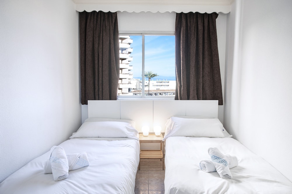 Palm Beach Club Aparthotel — Hotel rooms in Torremolinos, Andalusia