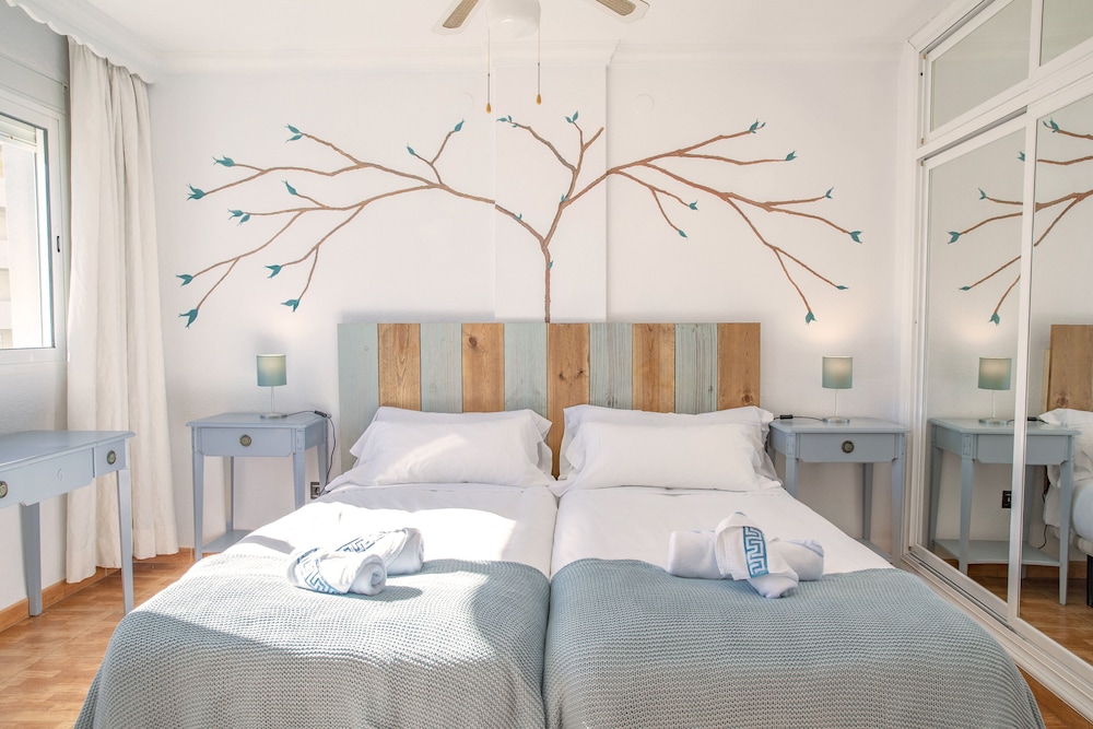 Palm Beach Club Aparthotel — Hotel rooms in Torremolinos, Andalusia