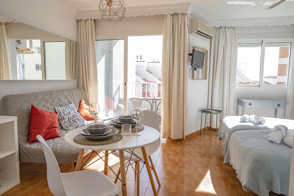 Palm Beach Club Aparthotel — Hotel rooms in Torremolinos, Andalusia