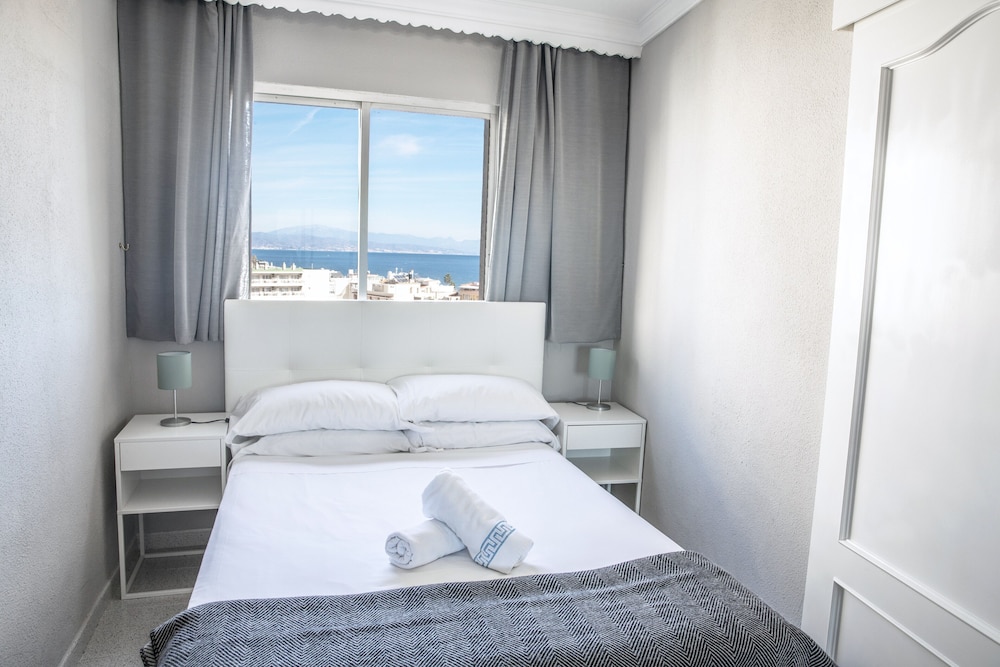 Palm Beach Club Aparthotel — Hotel rooms in Torremolinos, Andalusia
