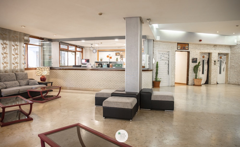 Palm Beach Club Aparthotel — Hotel building in Torremolinos, Andalusia