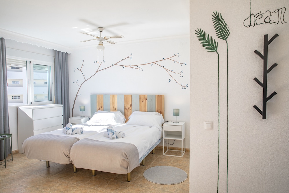 Palm Beach Club Aparthotel — Hotel rooms in Torremolinos, Andalusia