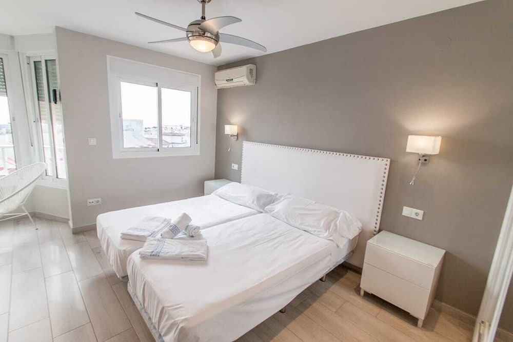 Palm Beach Club Aparthotel — Hotel rooms in Torremolinos, Andalusia