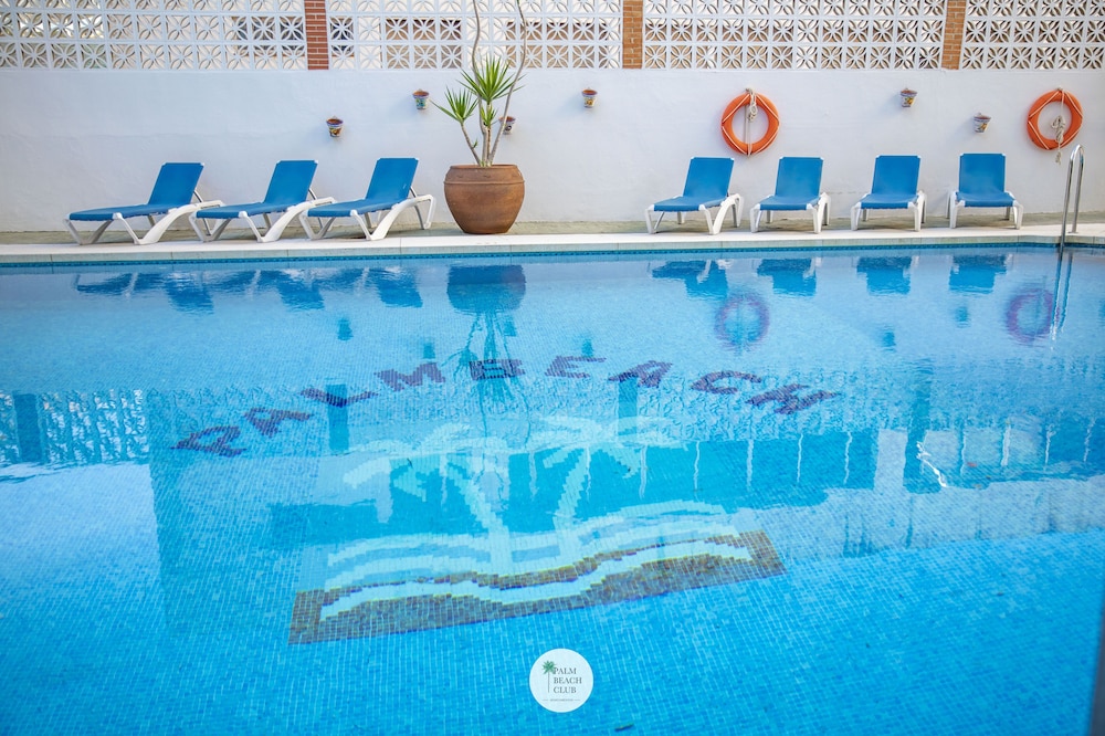 Palm Beach Club Aparthotel — Swimming pool in Torremolinos, Andalusia