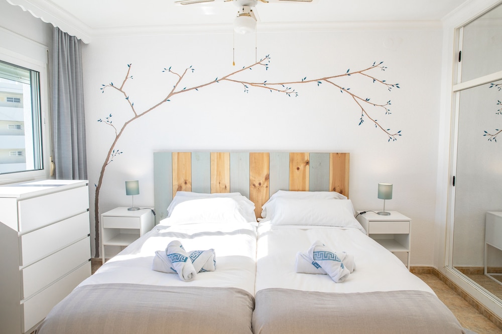 Palm Beach Club Aparthotel — Hotel rooms in Torremolinos, Andalusia