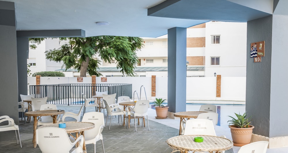 Palm Beach Club Aparthotel — Swimming pool in Torremolinos, Andalusia