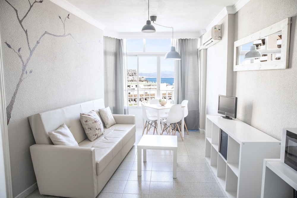 Palm Beach Club Aparthotel — Hotel rooms in Torremolinos, Andalusia