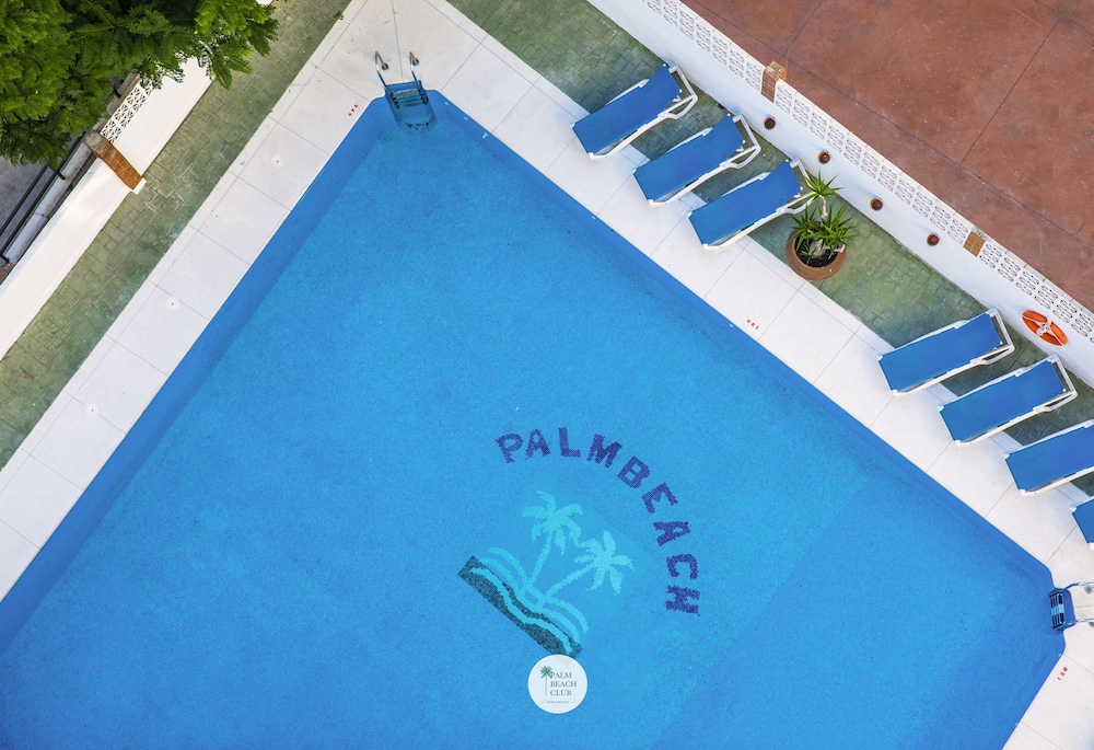 Palm Beach Club Aparthotel — Swimming pool in Torremolinos, Andalusia