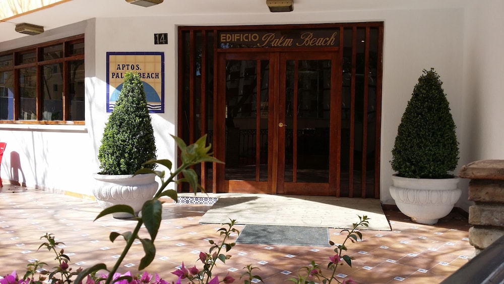 Palm Beach Club Aparthotel — Hotel building in Torremolinos, Andalusia