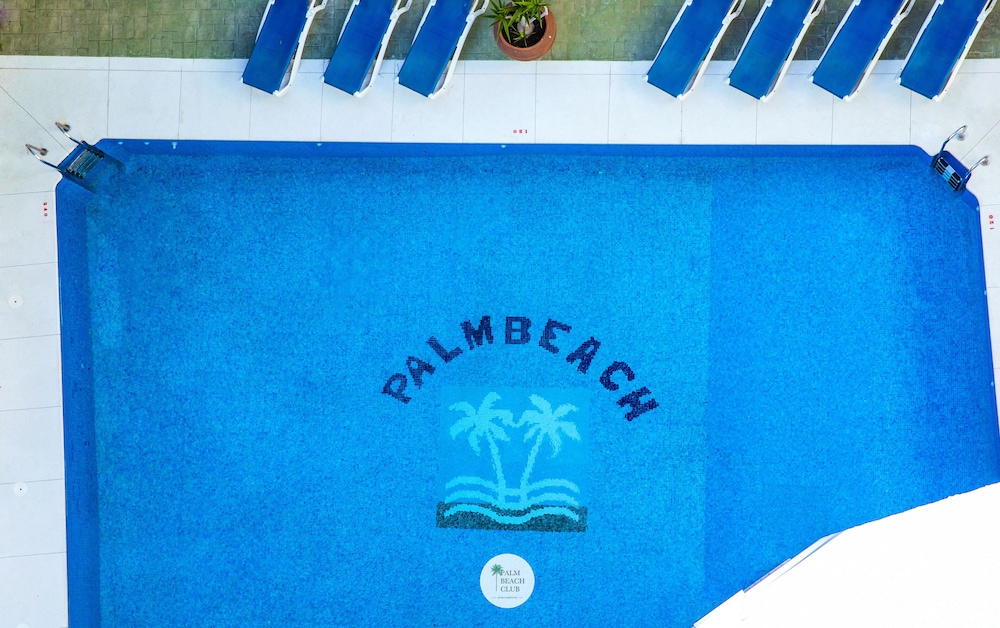 Palm Beach Club Aparthotel — Swimming pool in Torremolinos, Andalusia