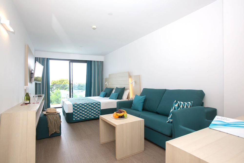 Hotel Luxor — Hotel rooms in Playa de Palma, Balearic Islands