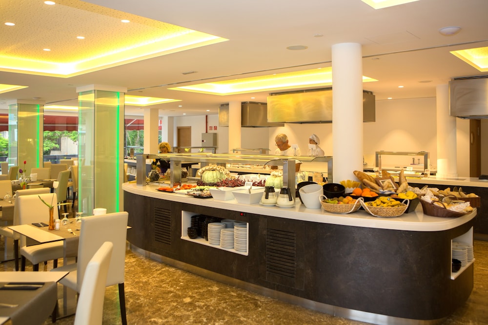 Hotel Luxor — Restaurant & bars in Playa de Palma, Balearic Islands