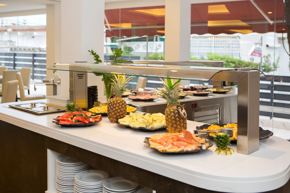 Hotel Luxor — Restaurant & bars in Playa de Palma, Balearic Islands