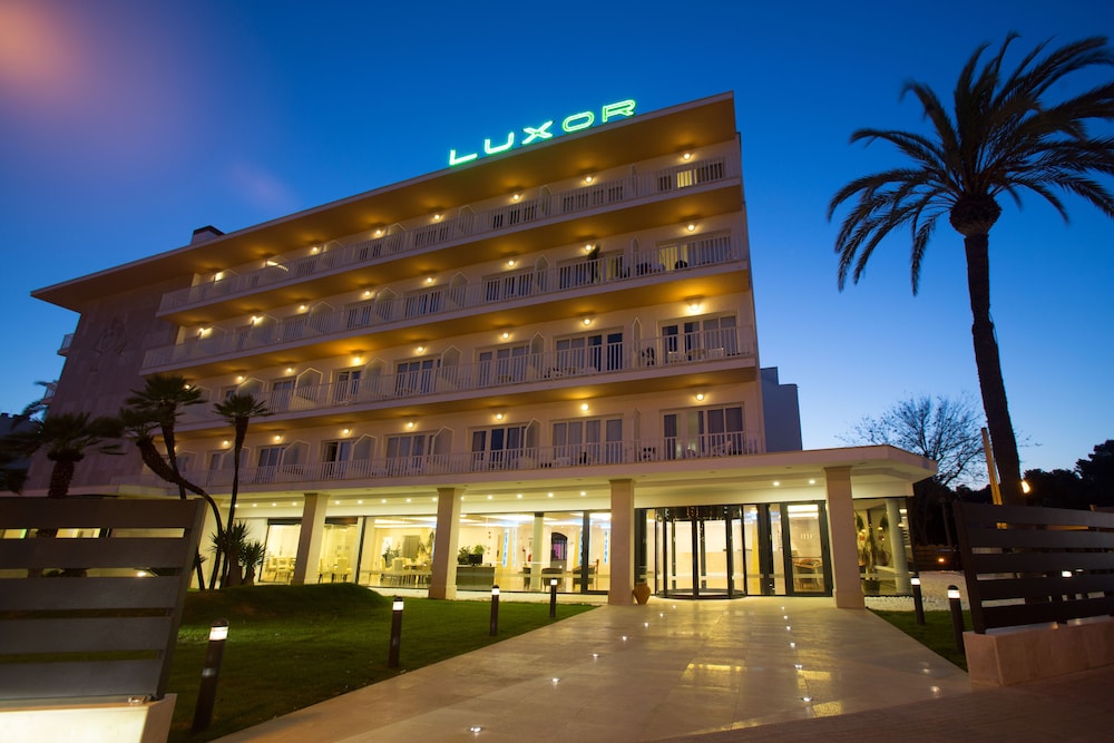 Hotel Luxor — Hotel building in Playa de Palma, Balearic Islands